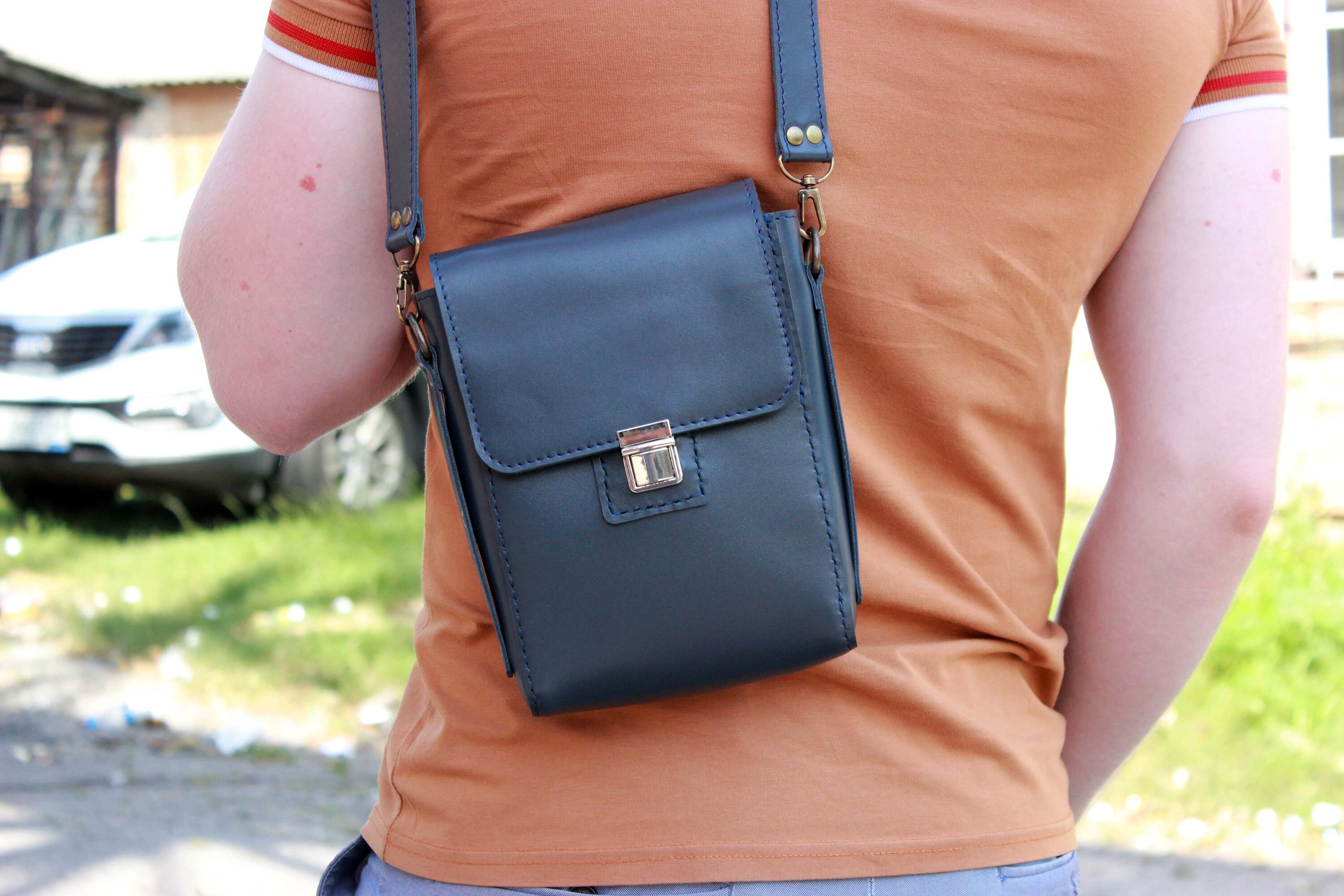 Men's Small Tablet Messenger Bag