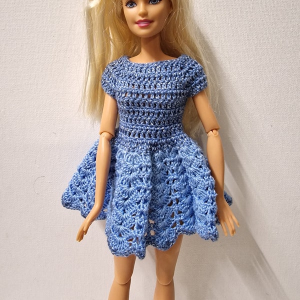 StrickKleid für Barbie , Kleidung für Barbie, Outfit für Barbie