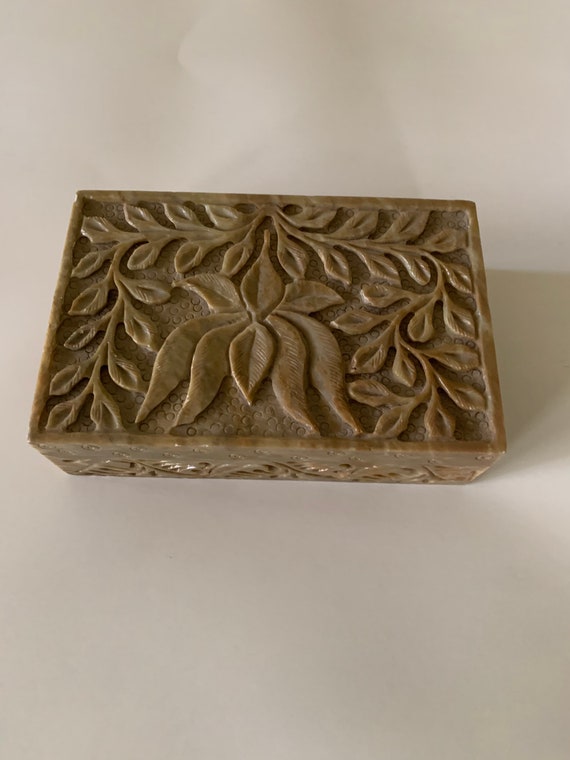 Vintage green hand carved marble trinket box