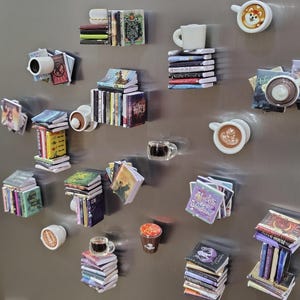 Libros y café - Pack de imanes pequeños hechos a mano (10 imanes)