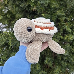 Peluche de tortuga de rollo de canela de ganchillo