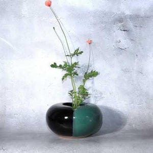 Japanse vintage Ushinoto-oven, rond vat, iconisch groen en zwart tweekleurig ontwerp, volkskunstaardewerk / Aziatische kunst