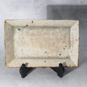 Plato rectangular de cerámica japonesa contemporánea – Plato para servir Atsushi Ogata Hakeme Kohiki