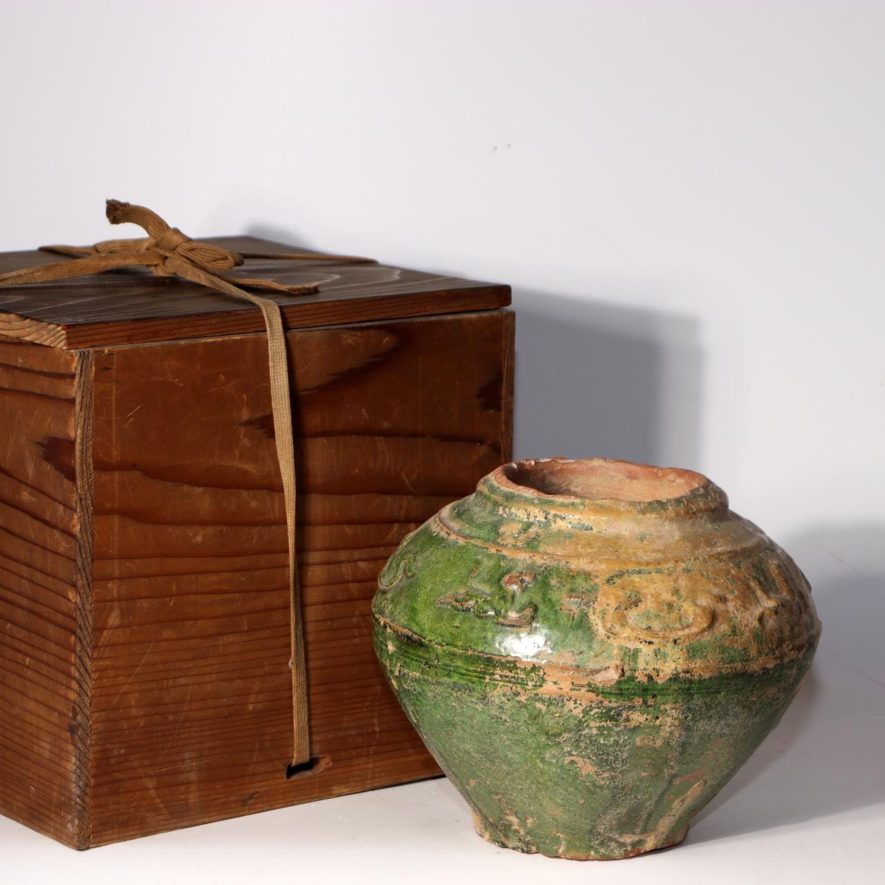 中国漢時代灰釉壺　A ceramic jar HAN dynasty 四川灰陶シャーマン俑 漢時代 高 67 cm Sichuan Grey Pottery