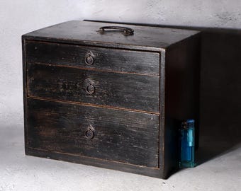 Antike japanische Tansu-Truhe aus der Samurai-Ära, echter Edo-Schrank mit Holzhaken - seltenes Wabi Sabi Raumdekor / japanische Antiquitäten