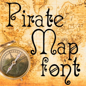 Peut inclure: Une police de caractères de style carte de pirate vintage avec les mots "Pirate Map Font" en noir sur un fond de parchemin. Une boussole se trouve dans le coin inférieur gauche.