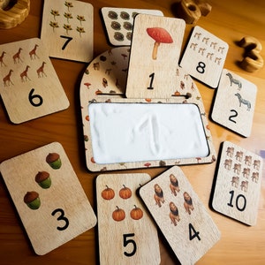 Cartes numérotées et tableau de sable