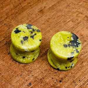 Par de plugs de pedra preciosa lizardita natural, alargadores de orelha, acabamento artesanal de alta qualidade. Tamanho: (8g) 3 mm a 50 mm e mais. Personalize você mesmo.