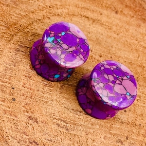 Par de dilatadores de color turquesa y morado, tapones para los oídos, hermosos, hechos a mano, de calidad. Tamaño: (8g) de 3 mm a 50 mm y más. Personalizable según sus necesidades.