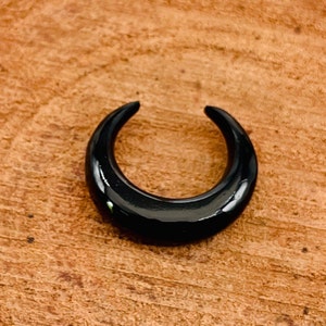 Défense de septum en onyx noir naturel, septum tribal, bijoux pince à septum, fait main : 14 g (2 mm) à 00 g, à personnaliser par vous-même.