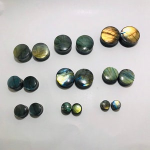 本物の天然ラブラドライト、耳栓、ブルー＆マルチファイア、ラブラドライトプラグ、ダブルフレア、天然の美しさ（ペア）サイズ6mmから50mm