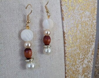 Wooden and mother-of-pearl dangling earrings