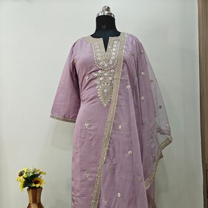 Women Lavender Viscose Gadhwal Kurta Set With Pant And Duppata Set