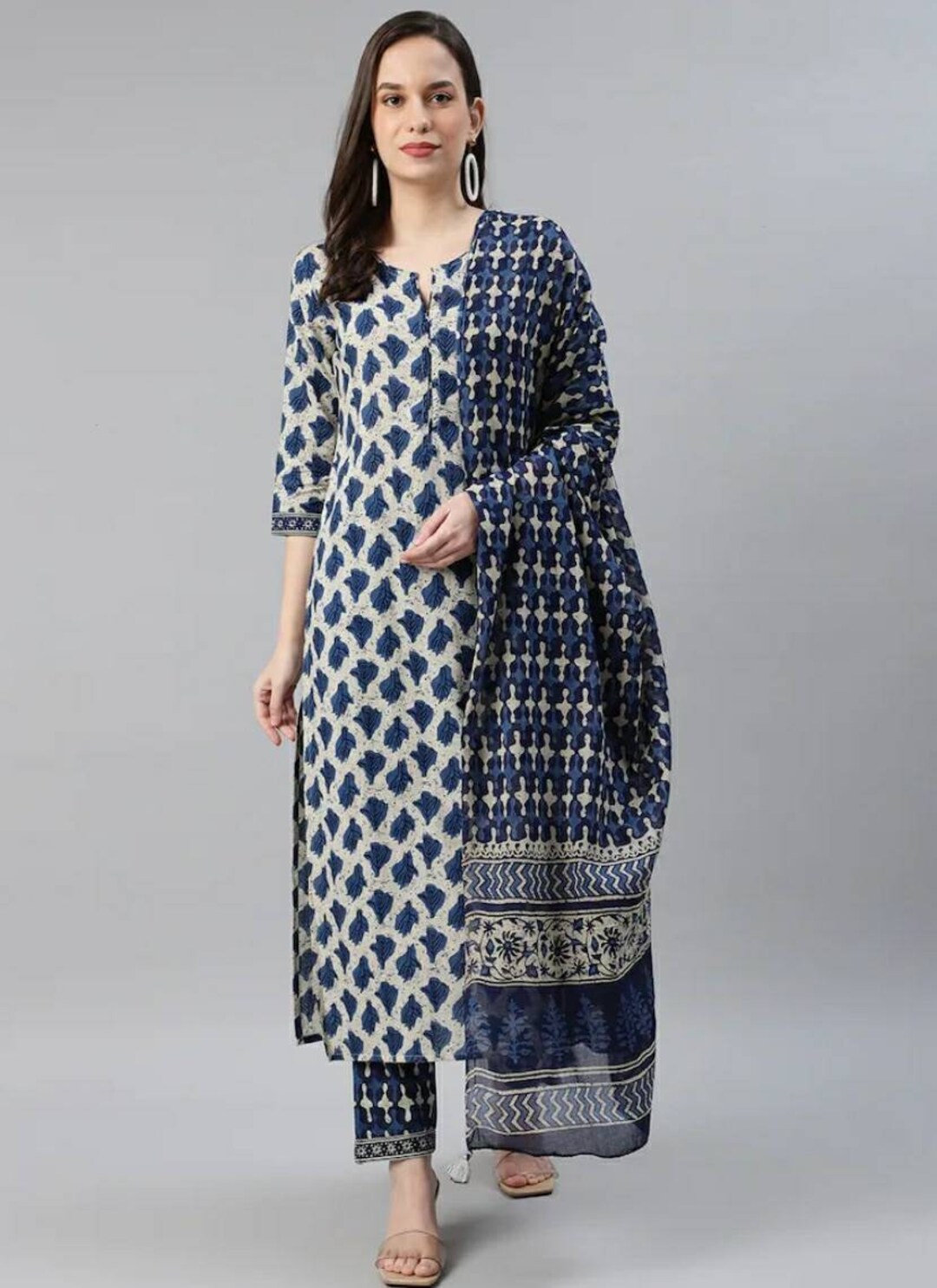 Kurta Sets Women Off-white Navy Blue Printed Pure Cotton Kurta With ...