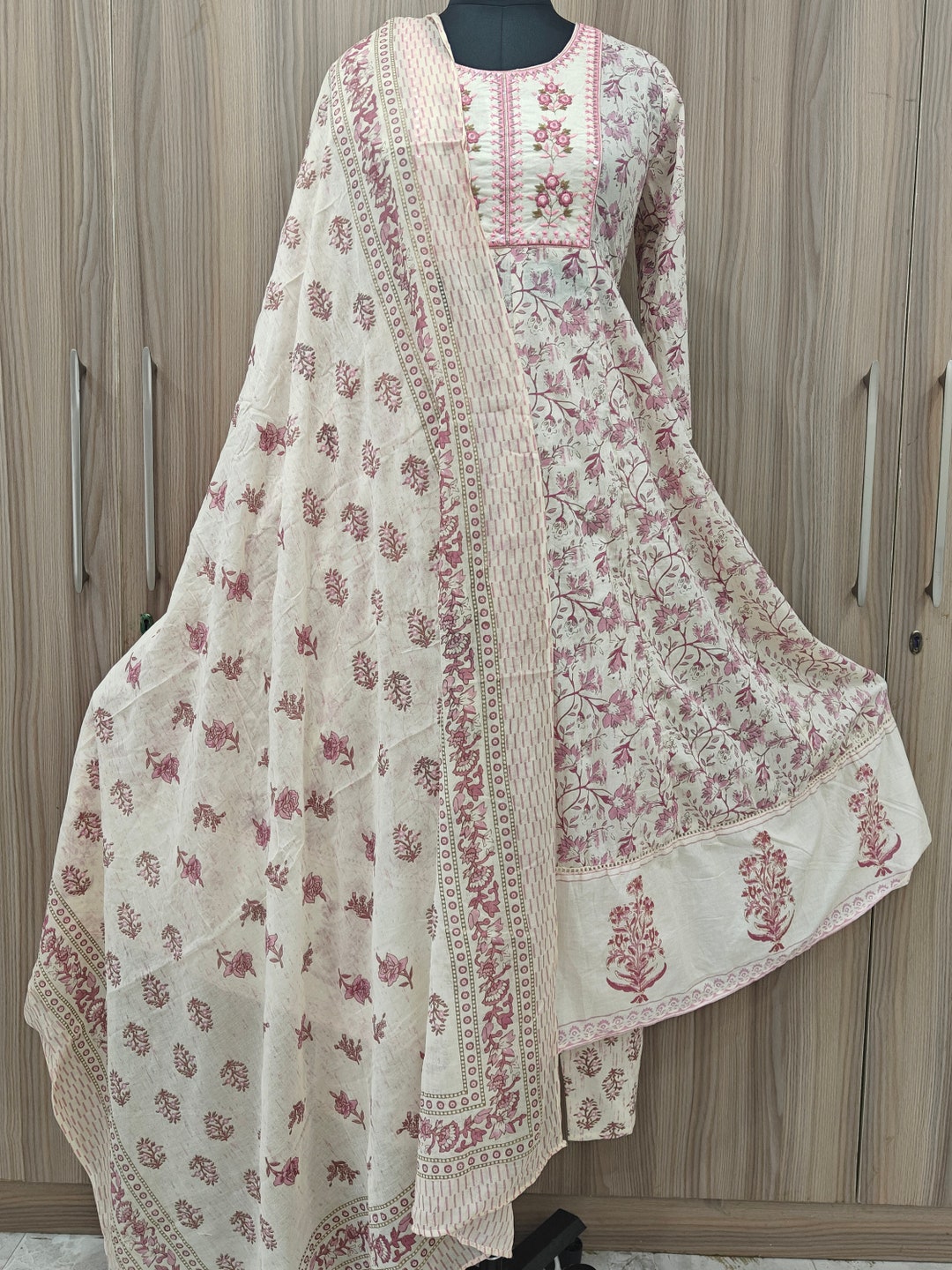 Women's White Floral Kurta Set-FS-2726-White