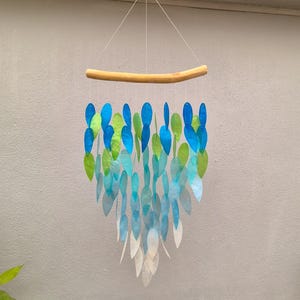 Campanas de viento de concha natural azul, blanco y verde, giratorias de concha para jardín.