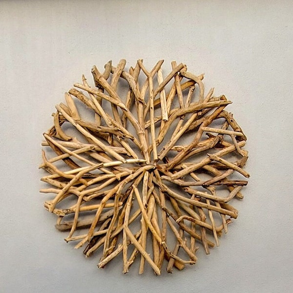 Gran placa circular de madera flotante rústica balinesa para pared, 80 cm.