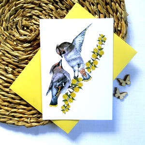 Carte unique pour couple d'oiseaux, voeux d'amour sincère, charmante paire de jaseurs jaunes avec accent floral, message personnalisé à l'intérieur, cadeau attentionné pour elle