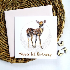 Karta urodzinowa Baby Deer 1st Birthday, impreza w stylu leśnym, projekt leśnych zwierząt z personalizowanymi błyszczącymi literami, wyjątkowy prezent dla małej dziewczynki
