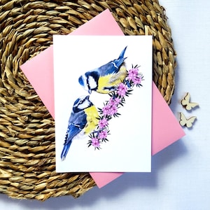 Romantische kaart met pimpelmezen, met de hand geïllustreerde tortelduifjes, roze bloembloesem, aangepast bericht binnenin, boho-huwelijkscadeau voor koppels