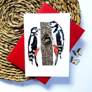 Geïllustreerde kaart met vogelpaar, spechten met trouwringen, oprechte boodschap binnenin, diepe liefdesverbinding, exclusief cadeau voor geliefde