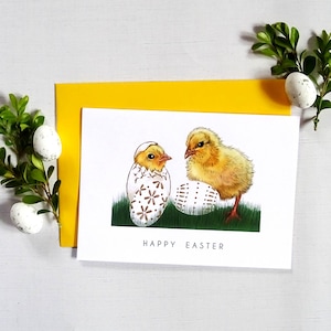 Carte de Pâques pour bébés poussins, décoration de deux dindonneaux mignons, ornement d'oeufs peints à la main, carte de voeux pour une occasion printanière, cadeau unique pour maman poulet