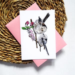 Biglietto di auguri romantico con coppia di uccelli, messaggio personale all'interno, celebrazione di momenti speciali, coppia di cinciallegre, regalo ispirato all'amore per la persona amata