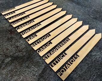 Etichette ecologiche per ortaggi, erbe aromatiche e piante da giardino. Ottime anche come paletti per bulbi e fiori. Personalizzabili. Un regalo personalizzato.