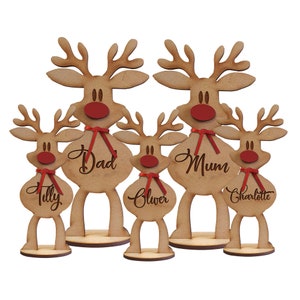 Gepersonaliseerde vrijstaand rendier, familie kerstversiering, plaatsnamen instellende decoratie