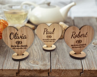 Noms de lieu personnalisés en bois pour mariage, noms de lieux autoportants en forme de coeur, marque-places personnalisés rustiques minables, décorations de table