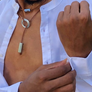 Collier pour homme. Choker en cuir pour lui, ras de cou moderne et original. Collier en cuir pour lui. image 4