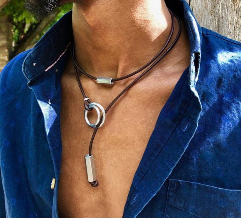 Collier pour homme. Choker en cuir pour lui, ras de cou moderne et original. Collier en cuir pour lui. image 2