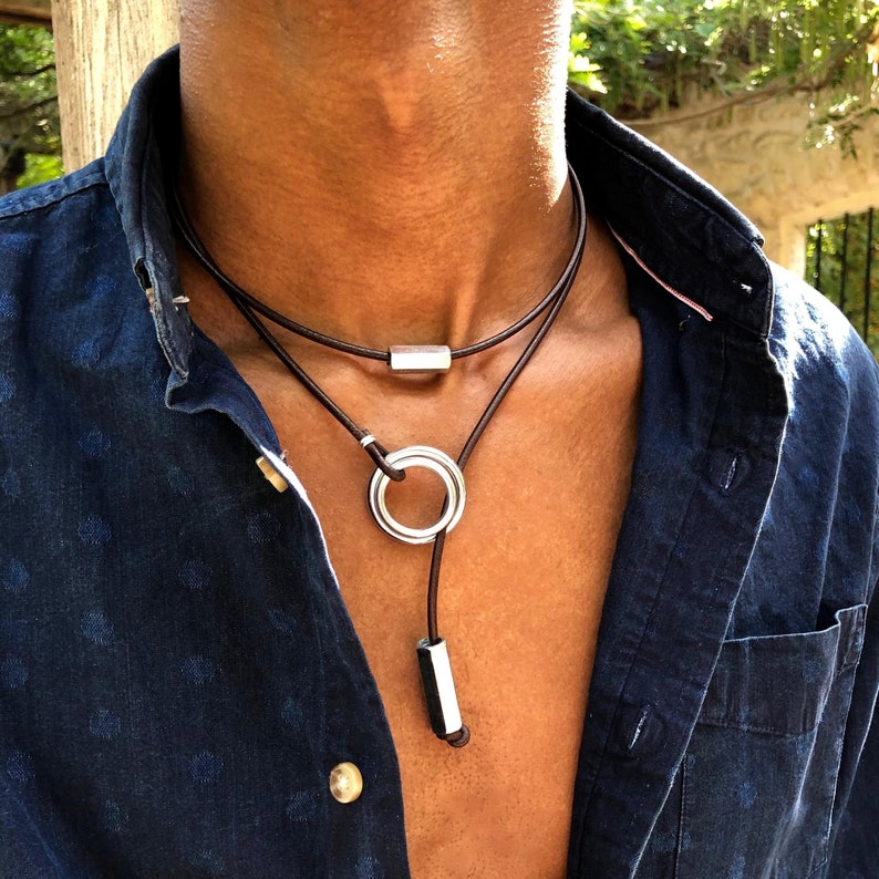 Collier pour homme. Choker en cuir pour lui, ras de cou moderne et original. Collier en cuir pour lui. image 1