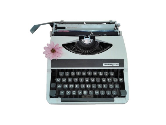 Macchina da scrivere per bambini, decorazione per ufficio degli anni '90, macchina  da scrivere Privileg 100 non funziona perfettamente, macchina da scrivere  giocattolo -  Italia
