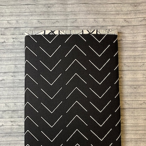 Black & White Graphic Book Sleeve (Large Scale Geometric Lining), Kindle Sleeve, E-reader Case