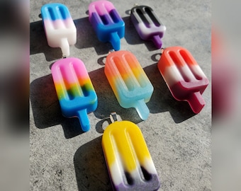 Colares de picolé do orgulho - podem ser chaveiros também