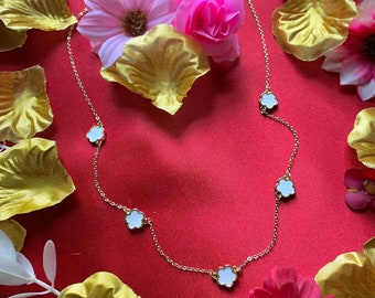 White flower necklace