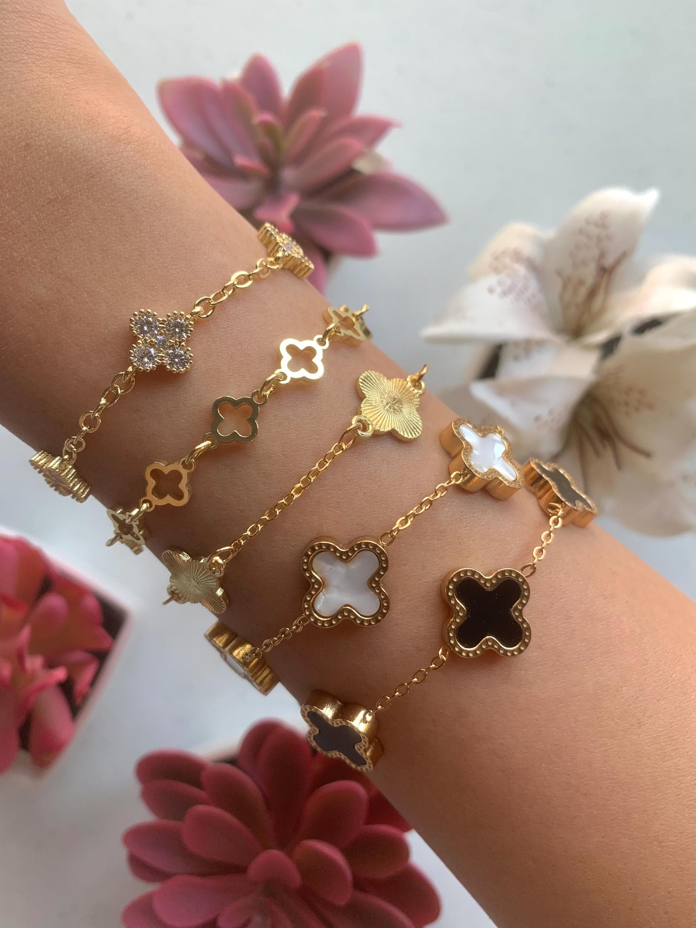 Van cleef gold alhambra bracelet - Etsy 日本