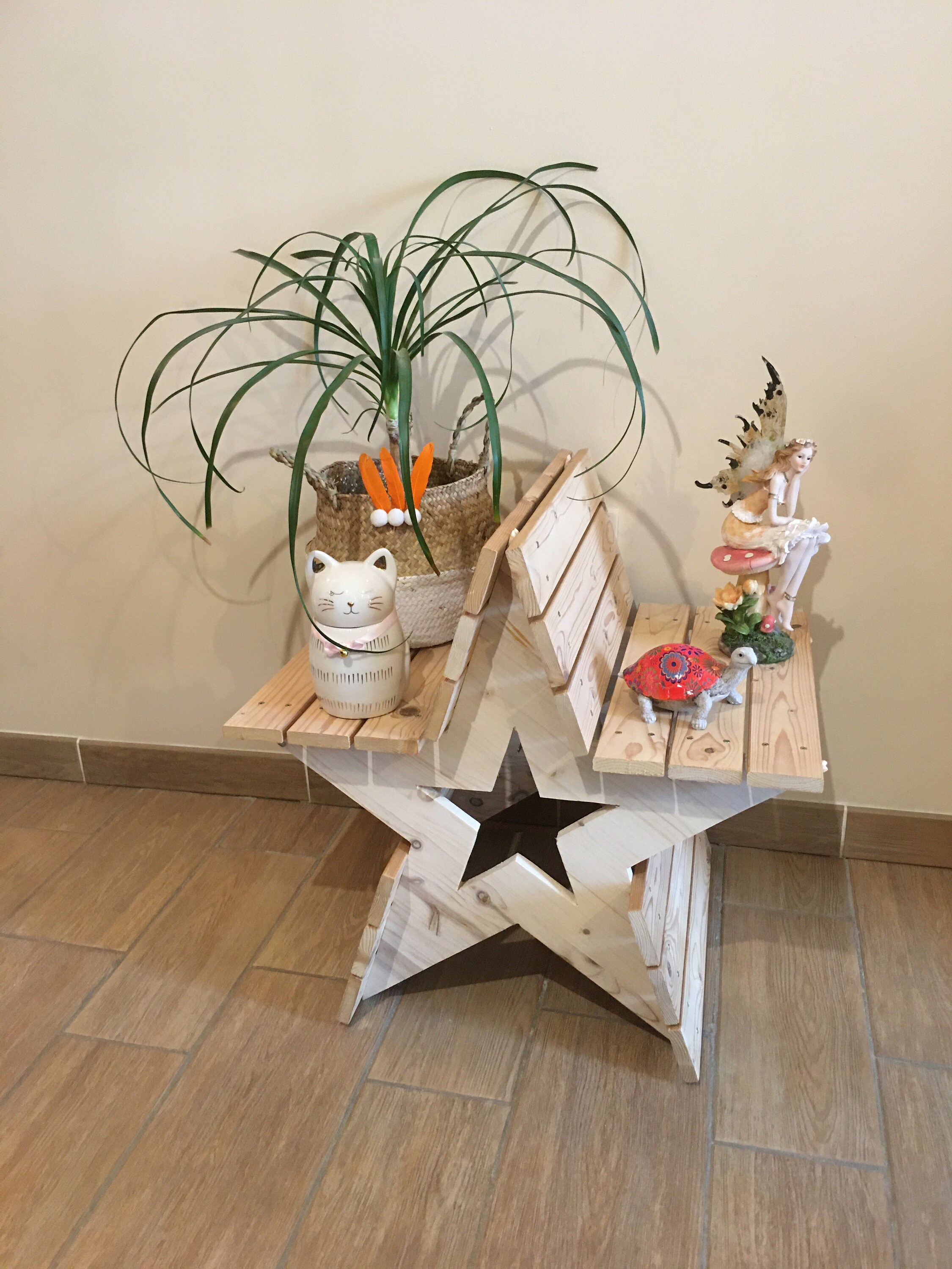 Étagère ou Sellette en Bois Forme d'étoile Fait Main, Idée de Cadeau Originale Pour La Déco