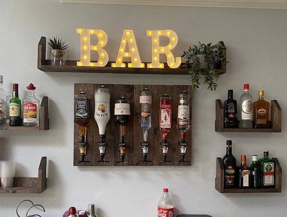 Bebidas montadas en la pared personalizadas Spirits optics barra