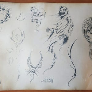 Puede incluir: Hoja de flash de tatuaje en blanco y negro con varios diseños, incluyendo una calavera, un corazón, una mujer, un esqueleto y una cara de mujer. La hoja está titulada "Jack Rudy Copyright 1979".