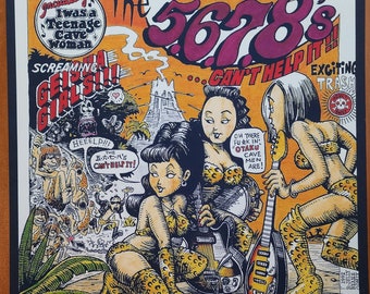 Puede incluir: Una ilustración colorida de tres mujeres tocando guitarras. Las mujeres llevan atuendos de estampado de leopardo y están rodeadas de follaje de la jungla. El texto "The 5678's...Can't Help It!" está escrito en letras grandes y negritas en la parte superior de la imagen.