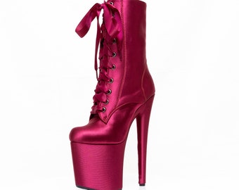 Bottes de pole dance en satin Shiraz : chaussures exotiques à talons hauts