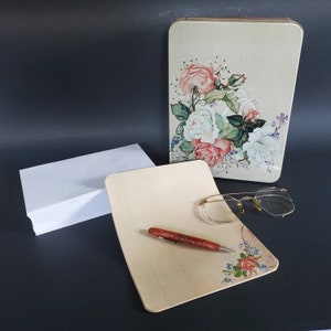 Juego de papelería vintage con 100 hojas de papel de escribir decorado en lata metálica original a juego, diseño romántico de rosas florales, estilo victoriano de los años 80.
