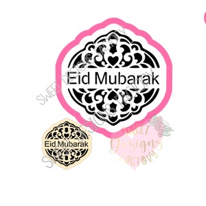 Peut inclure: Emporte-pièce noir et blanc avec un motif décoratif et le texte "Eid Mubarak".