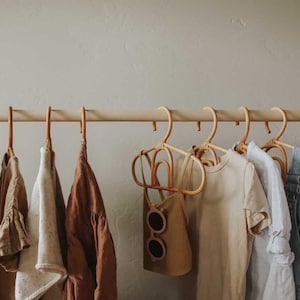 Eco-Friendly Hangers - Sustainable Clothing Hangers - ( r e ) ˣ