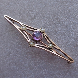Art Deco gold brooch with amethyst and pearls