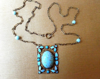 Collar colgante estilo boho con cabujón de turquesa sintética y esmaltado