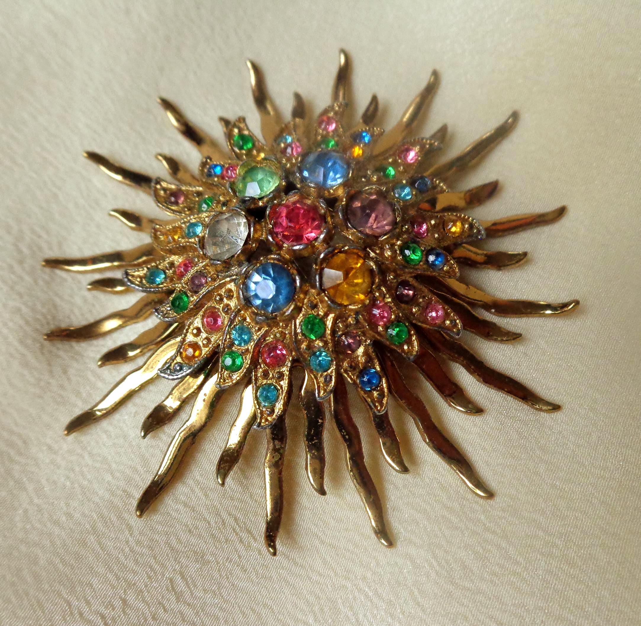 カラフルストーンの装飾ブローチ カラフル花モチーフ クリスタル調ストーン装飾 ブローチ ヴィンテージ