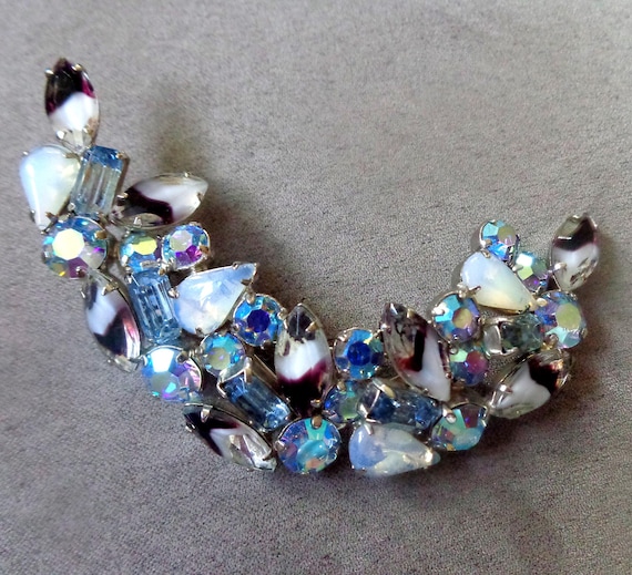 Large crescent brooch with array of glass stones - image 10